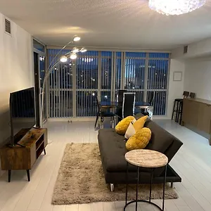 Cozy Open Concept 2br 2bath W/parking -jays/cn Apartment Toronto