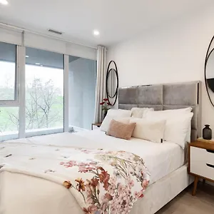 Chic 2 Bedroom 2.5 Bath Downtown Apartment Toronto